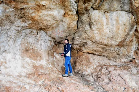 Los Machos rock shelter and schematic rock art panel