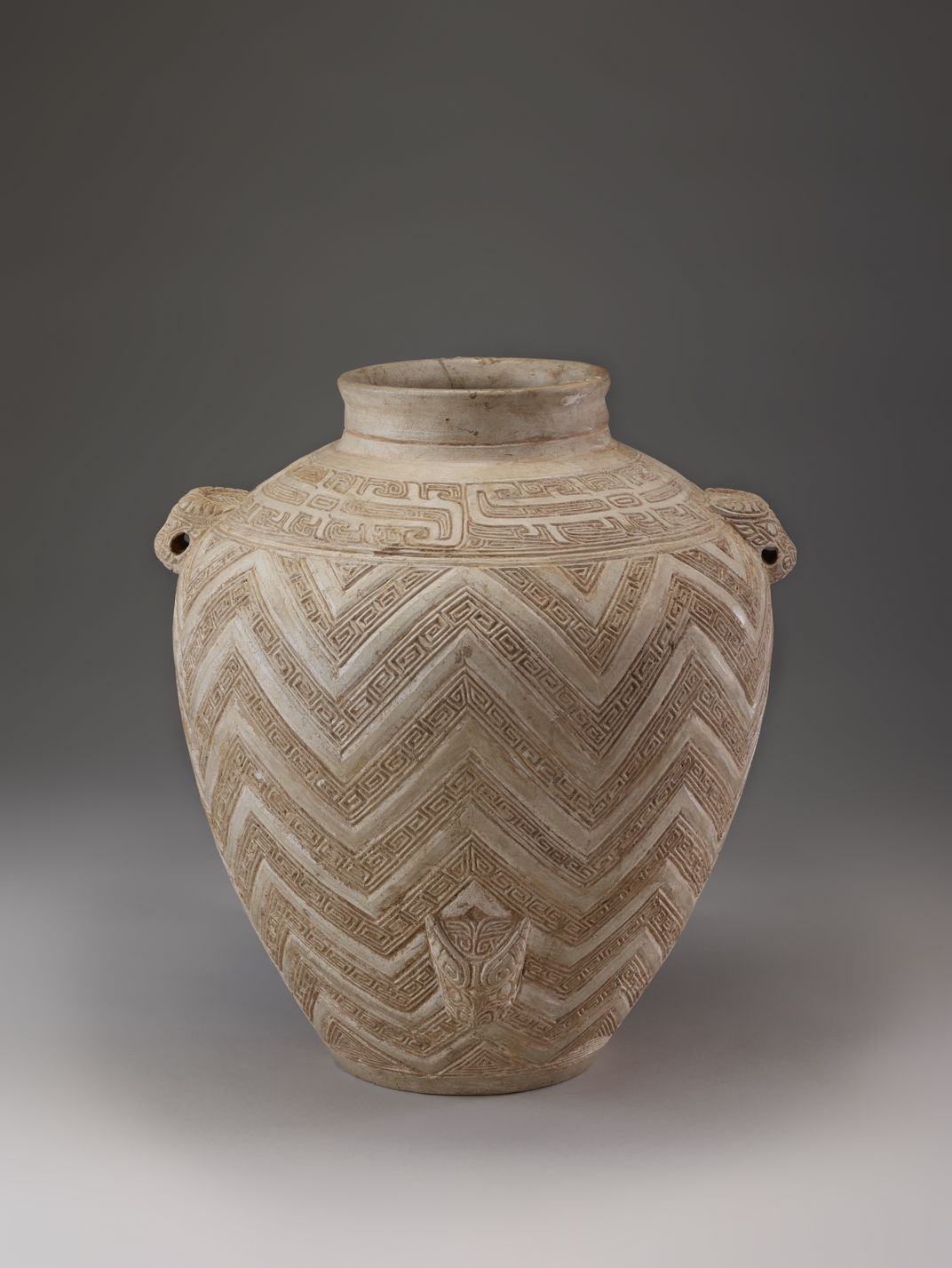 Storage jar unglazed white pottery, early Anyang period, c. 1200 B.C.E.