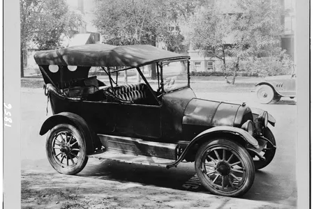 This is what a touring car looked like in 1915.