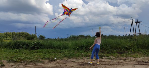 My niece is flying a kite for the first time thumbnail