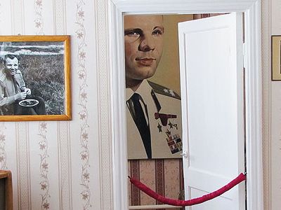 After World War II, Yuri’s father Alexei disassembled the family home and moved it to Gzhatsk (now Gagarin), where it is a museum.