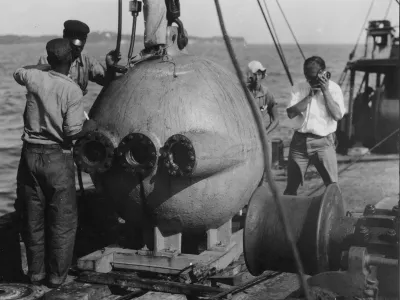 The bathysphere on deck of the&nbsp;Ready, 1930-1934, from&nbsp;Bathysphere and Nonsuch