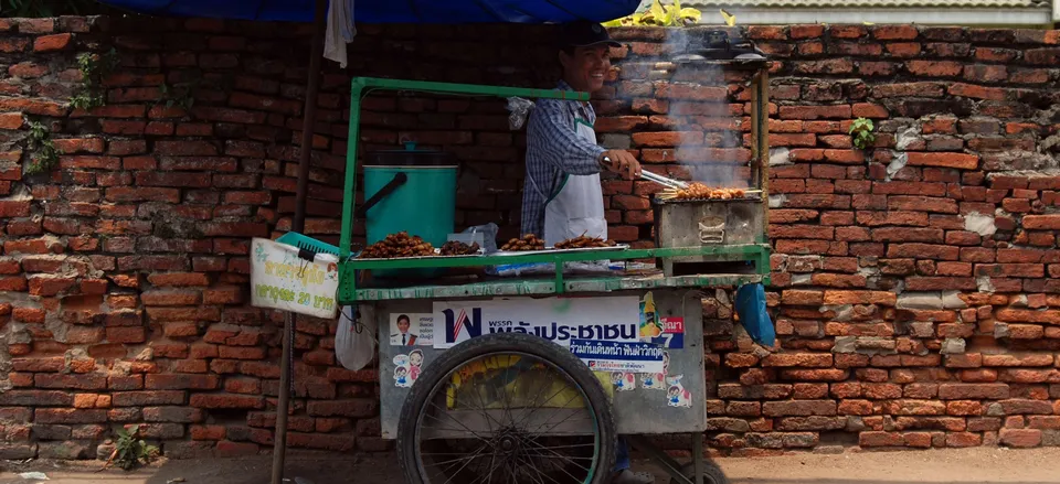  Freshly cooked food at a street stall in Bangkok  