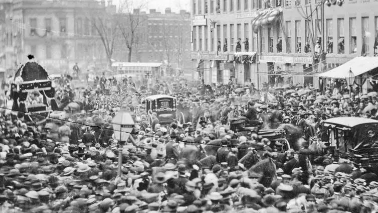Crowds greet Lincoln’s body in 1865 as it’s carried through Buffalo, New York.