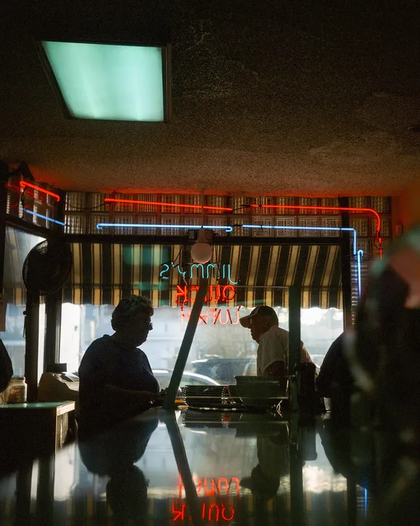 A whole life between four walls thumbnail