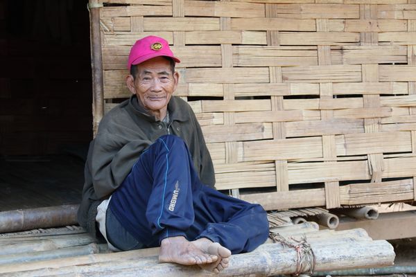 Man i Ban Pak Sik Village, Laos thumbnail