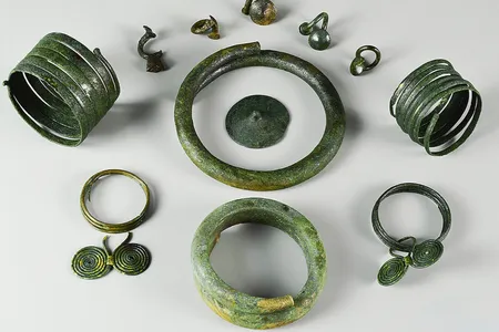 An excavation of the dry&nbsp;Papowo Biskupie lakebed unearthed&nbsp;over 550 bronze artifacts.