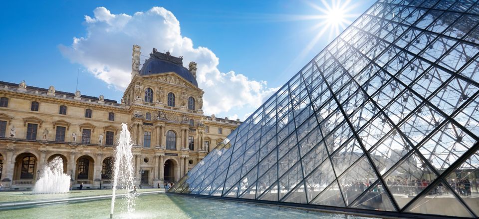  Entrance to the Louvre, Paris. Credit: Jan Wlodarczyk, Alamy