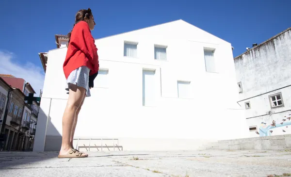 Red and White Walls thumbnail