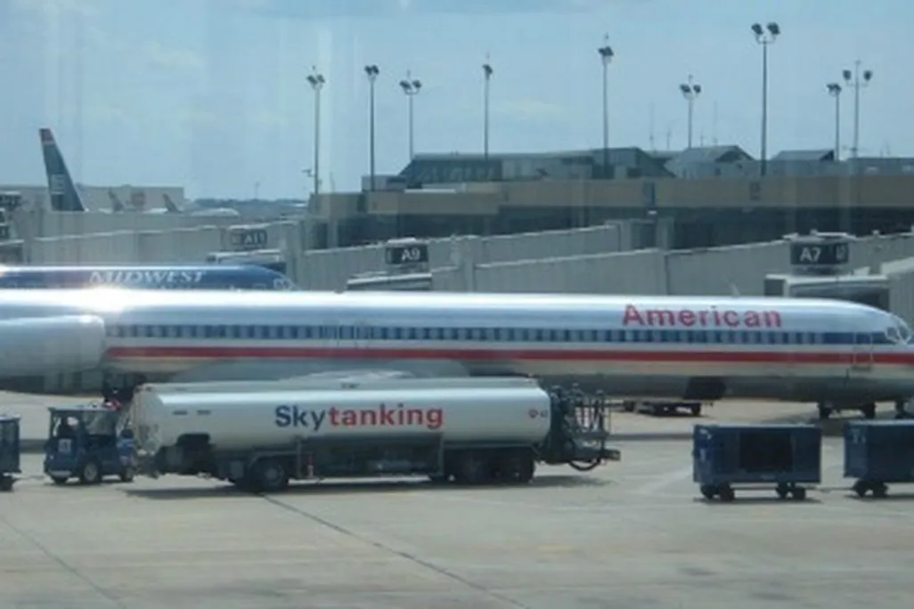 passenger jet refueling