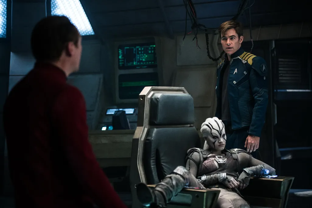 000 star-trek-beyond-chris-pine-sofia-boutella.jpg
