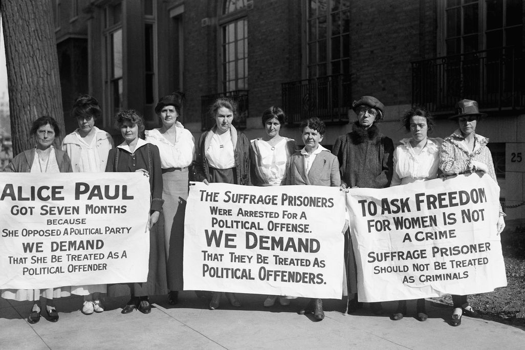 suffragists holding signs demanding political prisoner treatment for Alice Paul