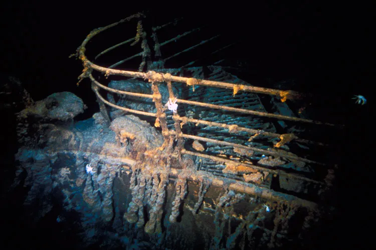 High quality film shows detail on Titanic shipwreck for 1st time