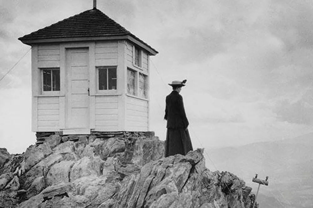 lady lookout-mobile.jpg