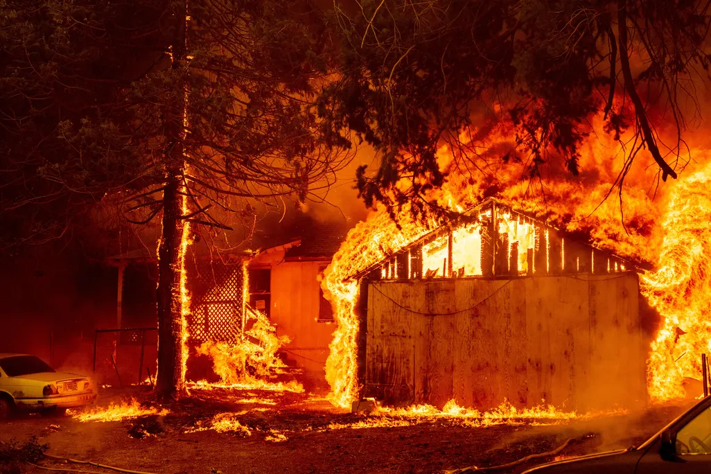 Structures burn in Dixie Fire