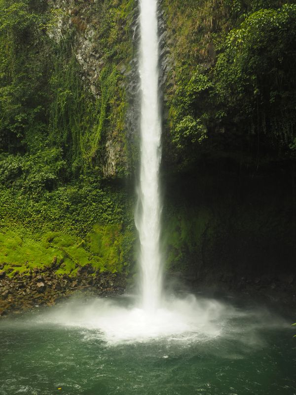 The Waterfall​ Río Fortuna in Costa Rica thumbnail