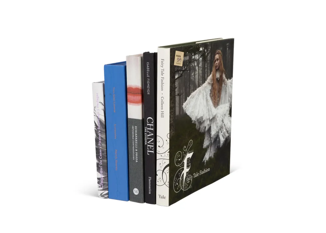 A group of 12 books relating to fashion.