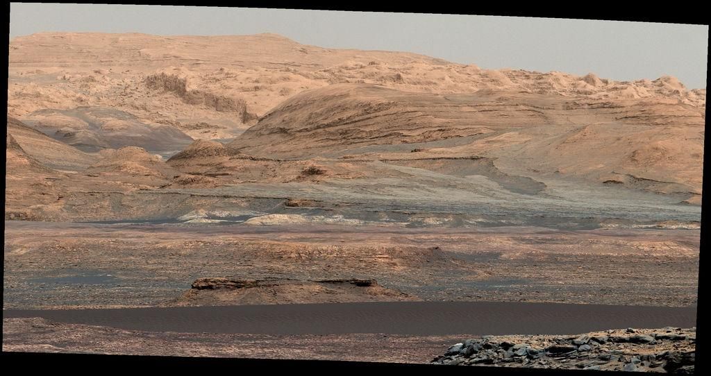 Curiosity Set to Explore Martian Sand Dunes