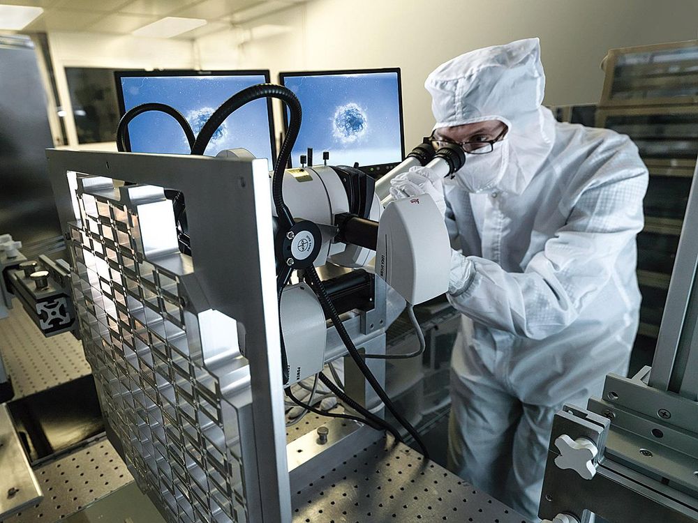 comet particles being examined