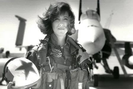 Tammie Jo Shults during her days as a Navy pilot.