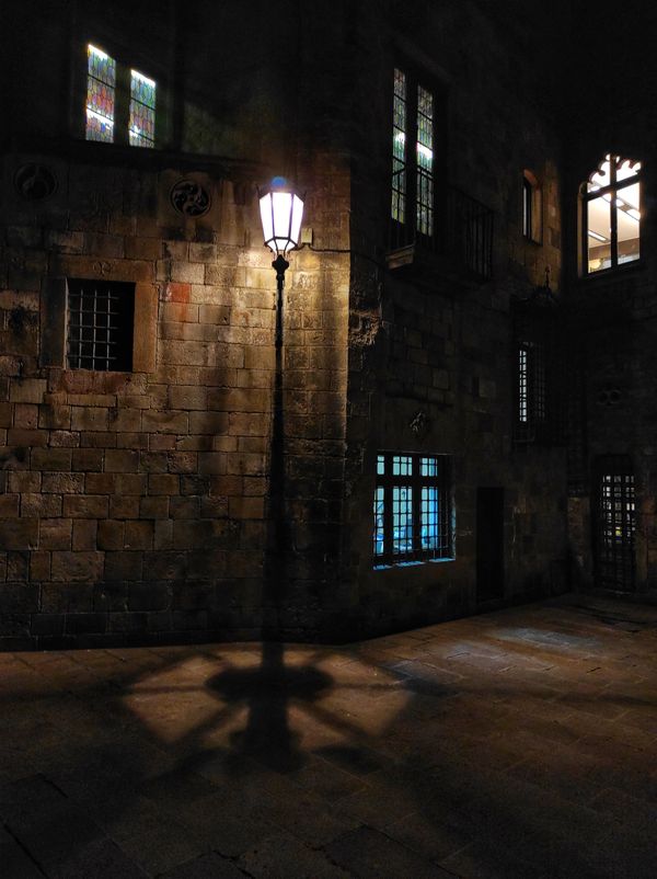 Gothic quarter of Barcelona at night thumbnail