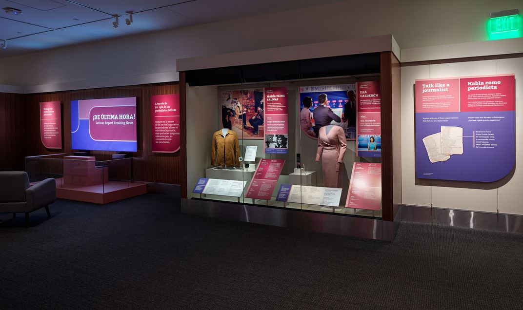 Objects, labels, and a screen greet visitors to the museum’s “¡De última hora!” exhibition