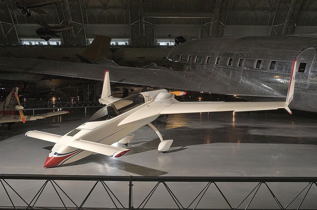 Rutan VariEze in a hangar