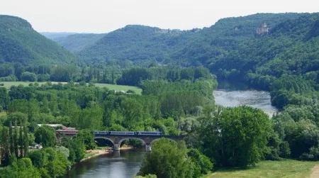 The Dordogne River flows through some of the finest country of southern France. Truffles, cep mushrooms and wild pigs occur in the woods, while huge catfish and pike lurk in the slow eddies of the river.