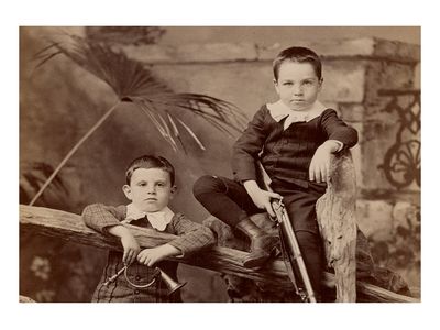 Alfred and Walter Pach as young boys, ca. 1889 (detail) / Pach Brothers, photographer. Walter Pach papers, 1857-1980, Archives of American Art, Smithsonian Institution.