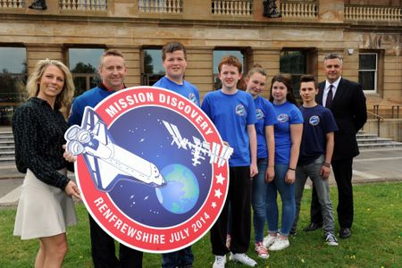 Michelle Ham with astronaut Ken Ham and a student team from Renfrewshire, Scotland.