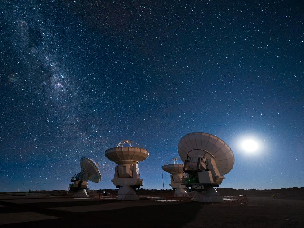 Four_antennas_ALMA.jpg