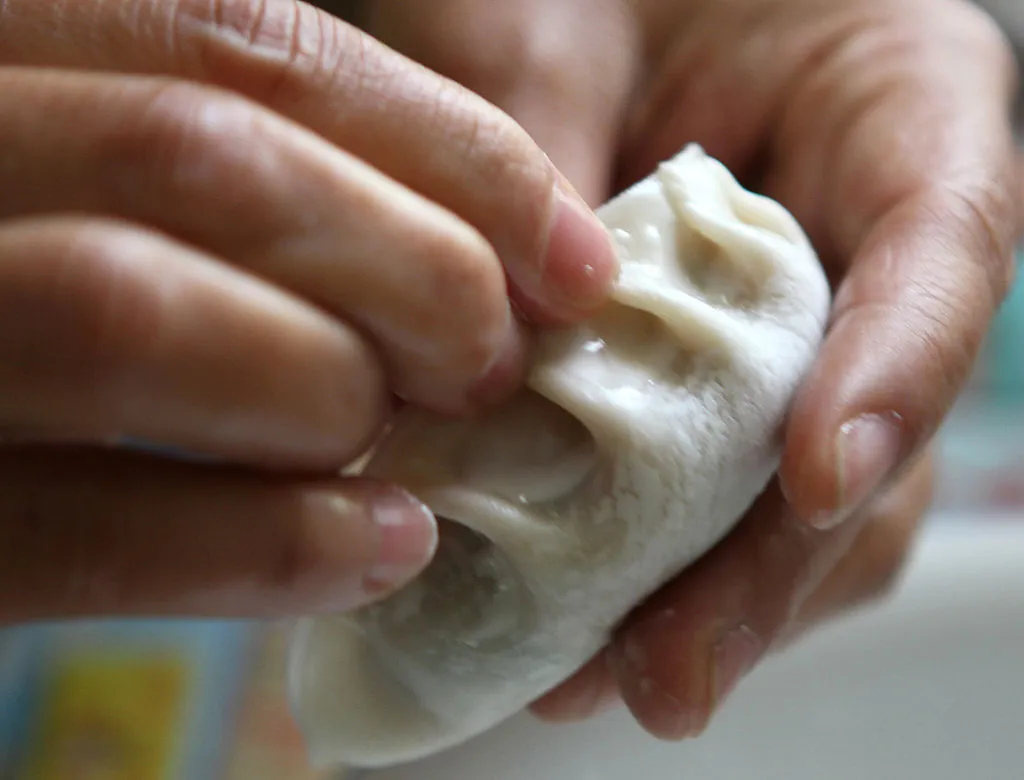 crimping the edges of a momo
