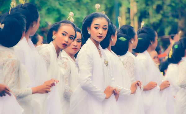 Young ladies with typical javanese clothes thumbnail