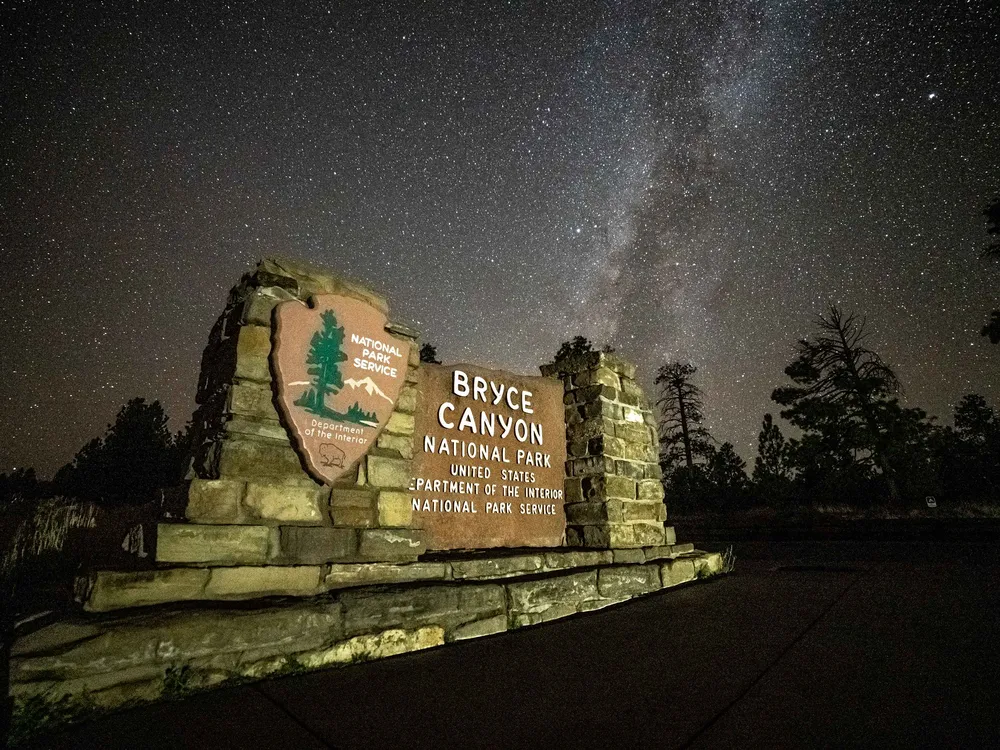 Entrance sign to Bryce Canyon National Park at night