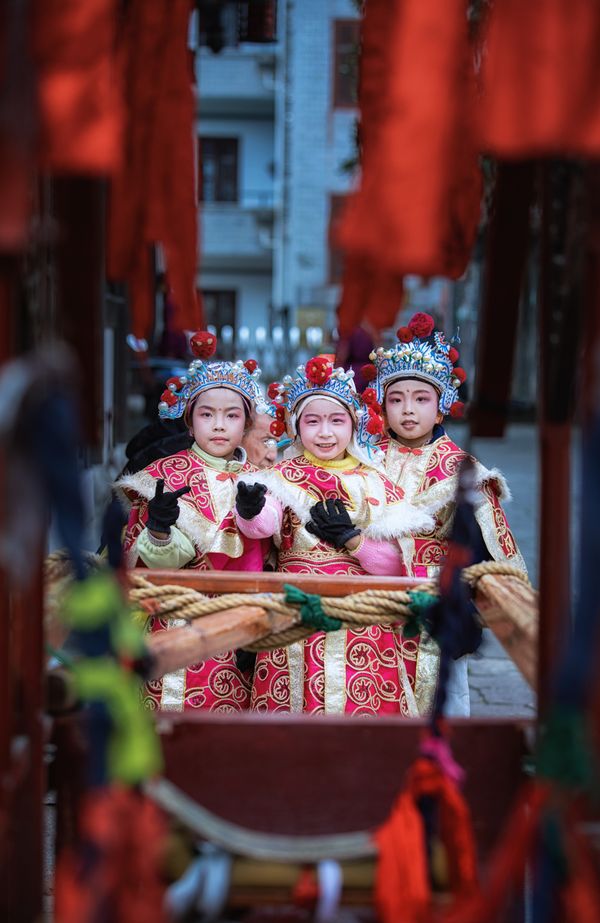 Three sisters in makeup thumbnail