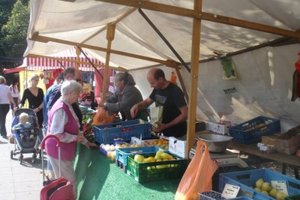 20110520090101GermanFarmMarket1-400x300.jpg