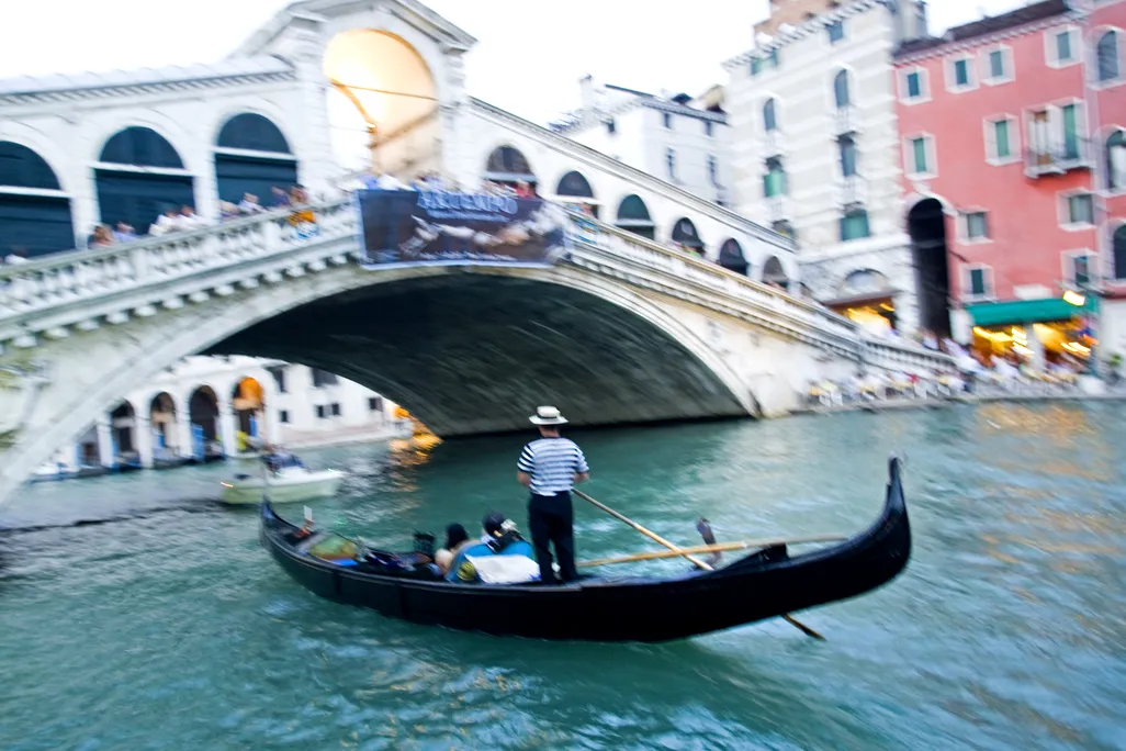 2Rialto-Bridge-Grand-Canal.jpg