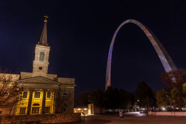 Old Cathedral and Gateway Arch thumbnail