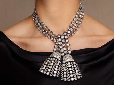 The 300-carat necklace features 500 diamonds that likely came from India&#39;s Golconda mines.