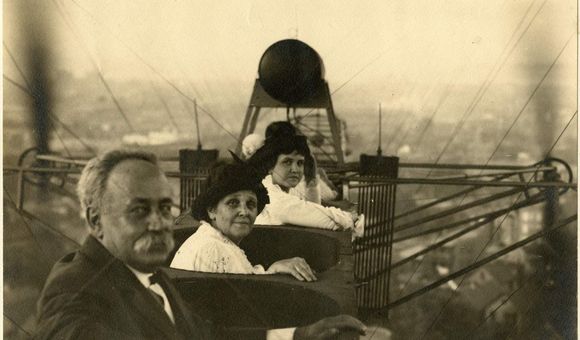 A. Roy Knabenshue's father, mother, and wife seen aloft over Chicago, Illinois, in the 