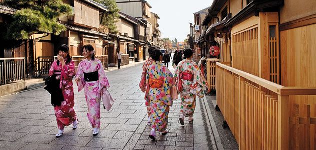 Hanamikoji street