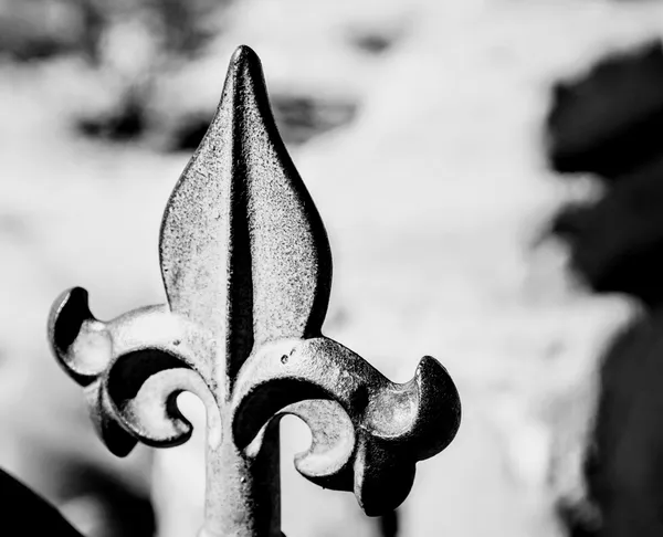 Cast iron fleur de lis thumbnail