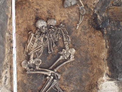 Double burial of two plague victims in the Samara
region, Russia