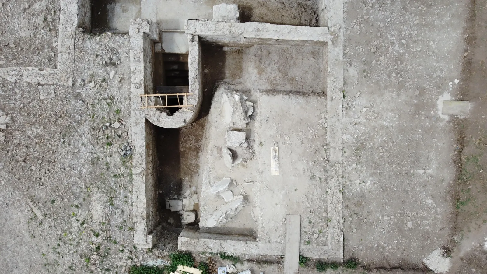 Archaeologists Unearth 1,600-Year-Old Jewish Ritual Bath—the Oldest ...