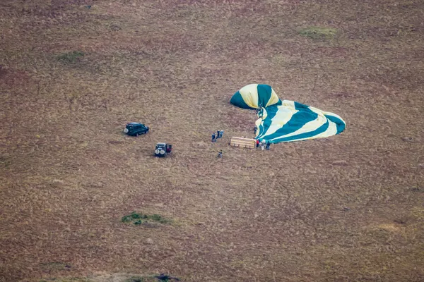 Carrying romance on a hot air balloon thumbnail