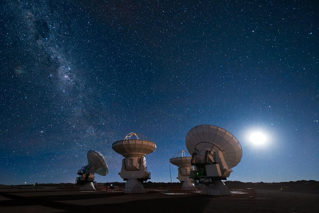 Four_antennas_ALMA.jpg