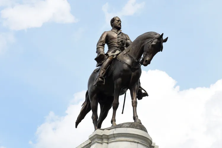 Robert E. Lee statue (longform)