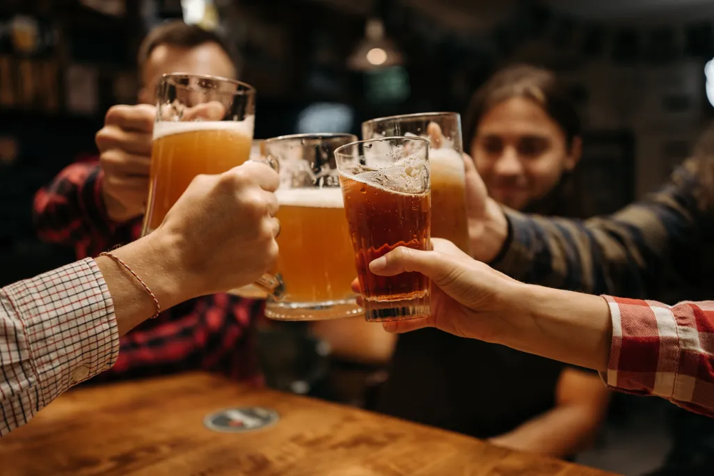 People cheersing their beers together