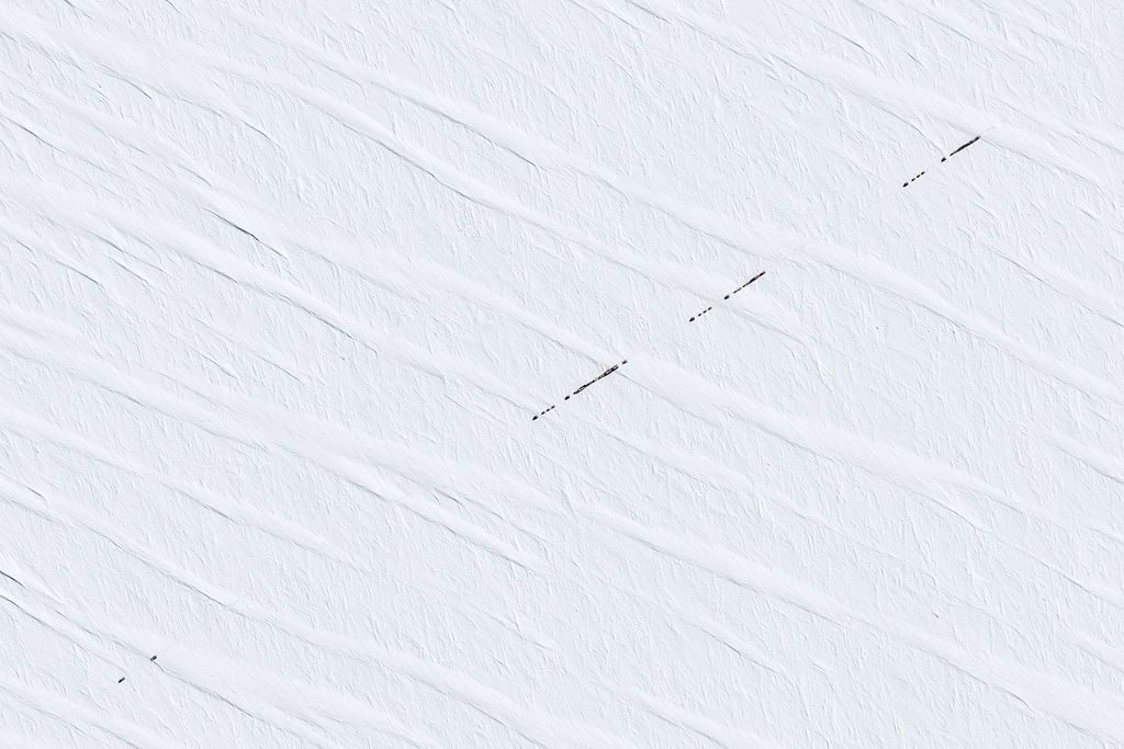 Caravan_on_ice.jpg