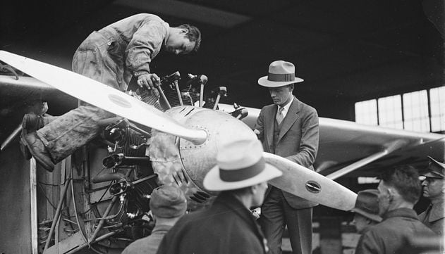 National Air and Space Museum on X: Have you noticed that Spirit of St.  Louis doesn't have a front windshield? Unable to see directly ahead,  Lindbergh had to use a periscope or